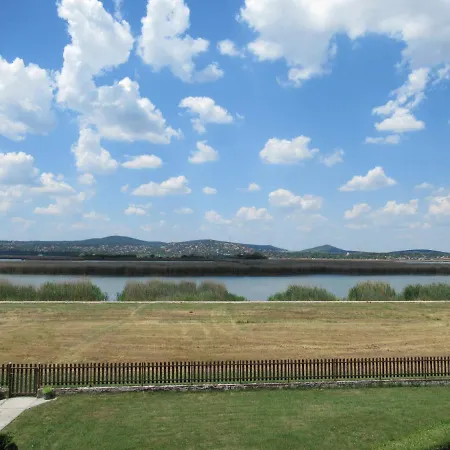 Vizkoezeli Nyaralo 6 Fo Reszere Velencen Vce-7 Buhinpuszta