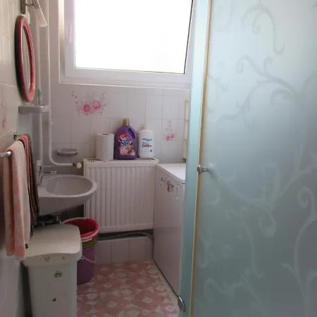 Vizkoezeli Nyaralo 6 Fo Reszere Velencen Vce-7 * Buhinpuszta