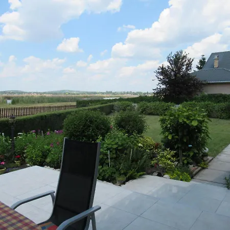 Vizkoezeli Nyaralo 6 Fo Reszere Velencen Vce-7 Buhinpuszta