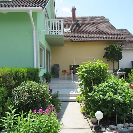 Vakantiehuis Vizkoezeli Nyaralo 6 Fo Reszere Velencen Vce-7