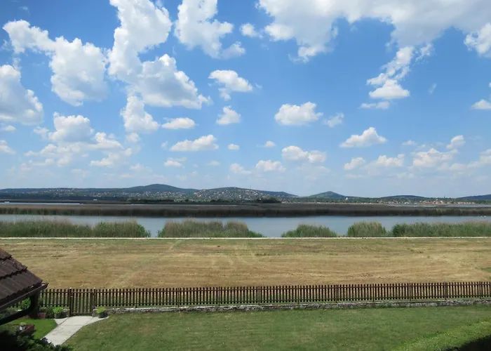 Vizkoezeli Nyaralo 6 Fo Reszere Velencen Vce-7 Buhinpuszta