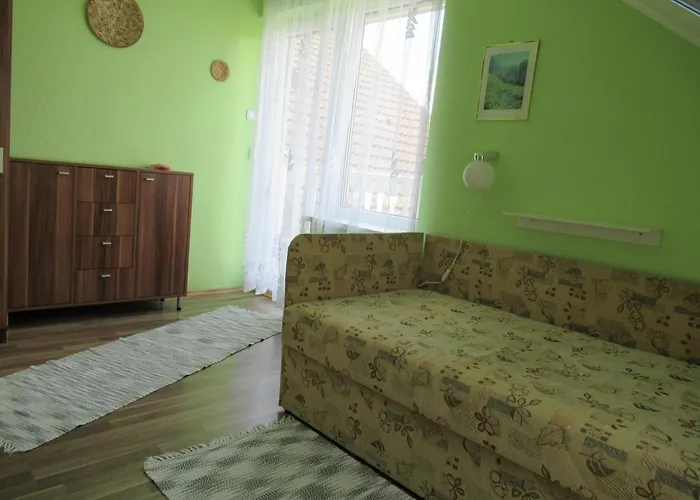 Дом отдыха Vizkoezeli Nyaralo 6 Fo Reszere Velencen Vce-7 Buhinpuszta