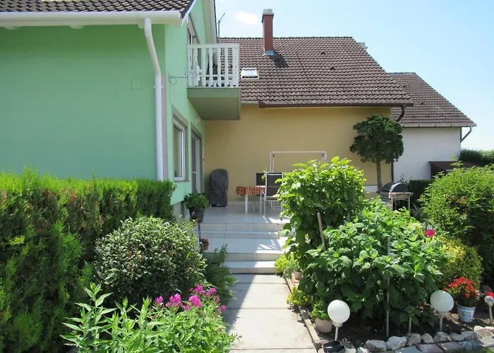 Дом отдыха Vizkoezeli Nyaralo 6 Fo Reszere Velencen Vce-7